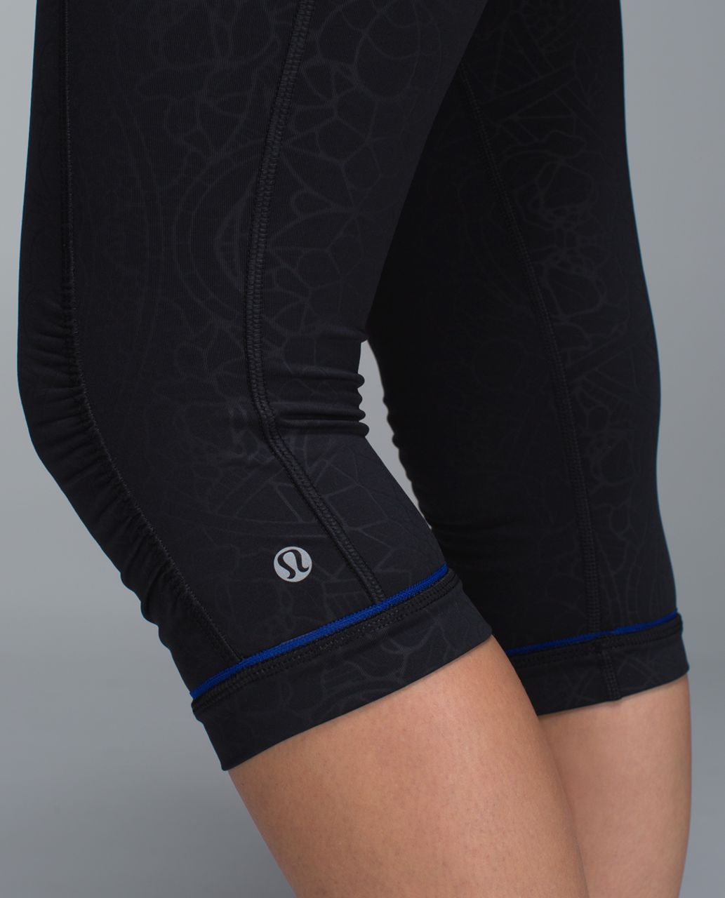 Lululemon Passion Crop II - Prisma Embossed Black / Black