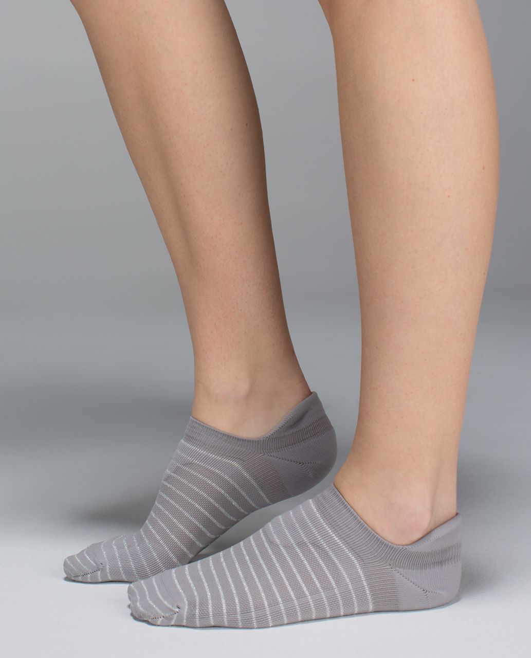 Lululemon Women's Ultimate No Show Run Sock *Ergo Toes - 2x8 Stripe Ambient Grey Metallic Silver