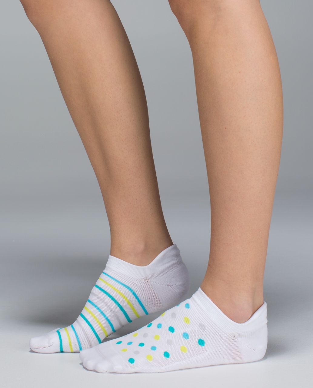 Lululemon Women's Ultimate No Show Run Sock *Ergo Toes - Mismatch Polka Dot Stripe White Brisk Lime