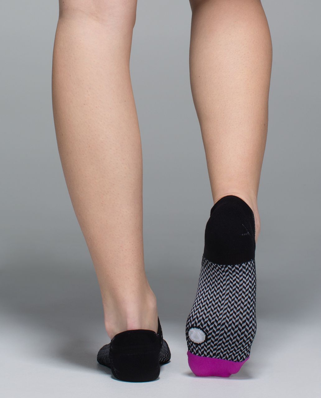 Lululemon Women's Ultimate No Show Run Sock *Ergo Toes - Split Chevron Black Ultra Violet