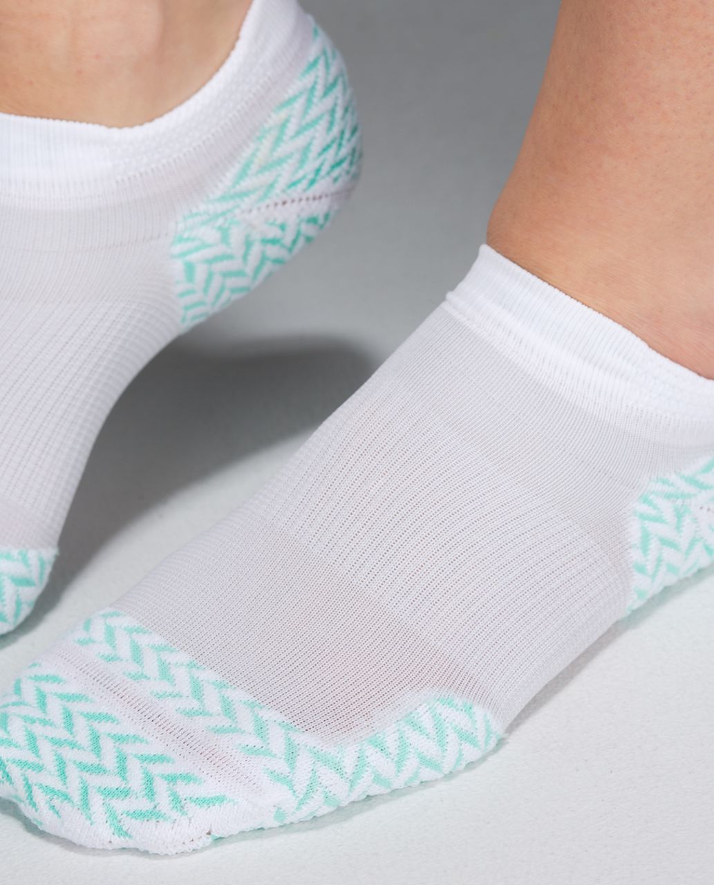 Lululemon Women's Ultimate Padded Run Sock - Bold Chevron 4 White Menthol