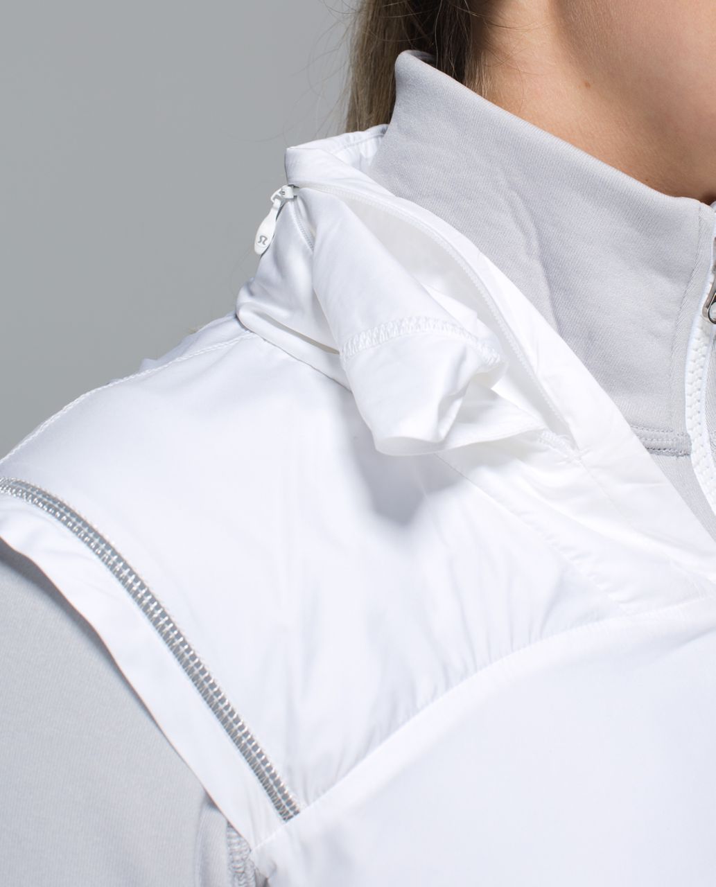 Lululemon Snug Sprinter Jacket - Heathered Silver Spoon / White