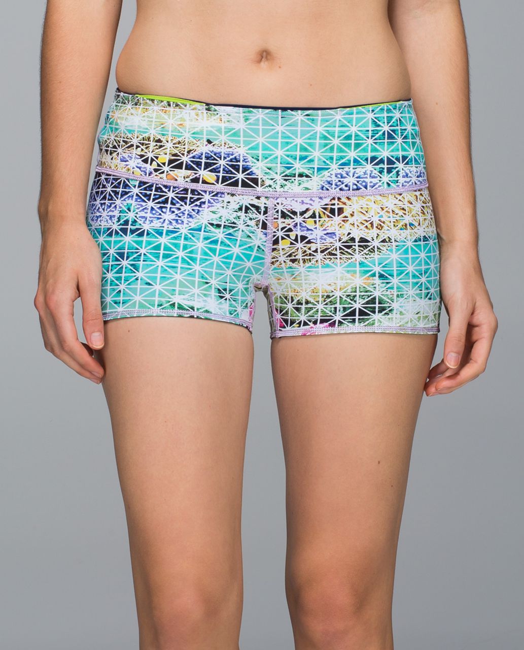 https://storage.googleapis.com/lulu-fanatics/product/19690/1280/lululemon-water-bound-short-euro-navy-brisk-lime-paradise-grid-multi-17050-119710.jpg