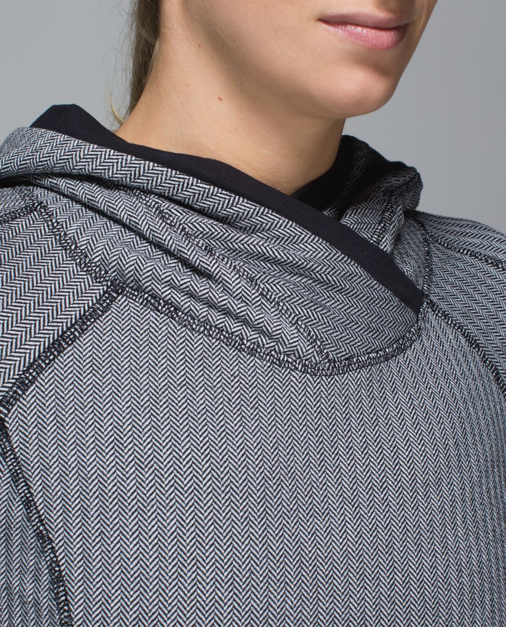 Lululemon Think Fast Hoodie - Heathered Herringbone Heathered Silver Spoon Black / Black