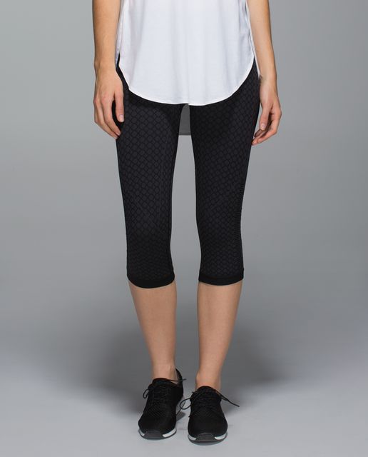 Lululemon In the Flow Soul Geo Cinched Ruched Gray Black Cropped