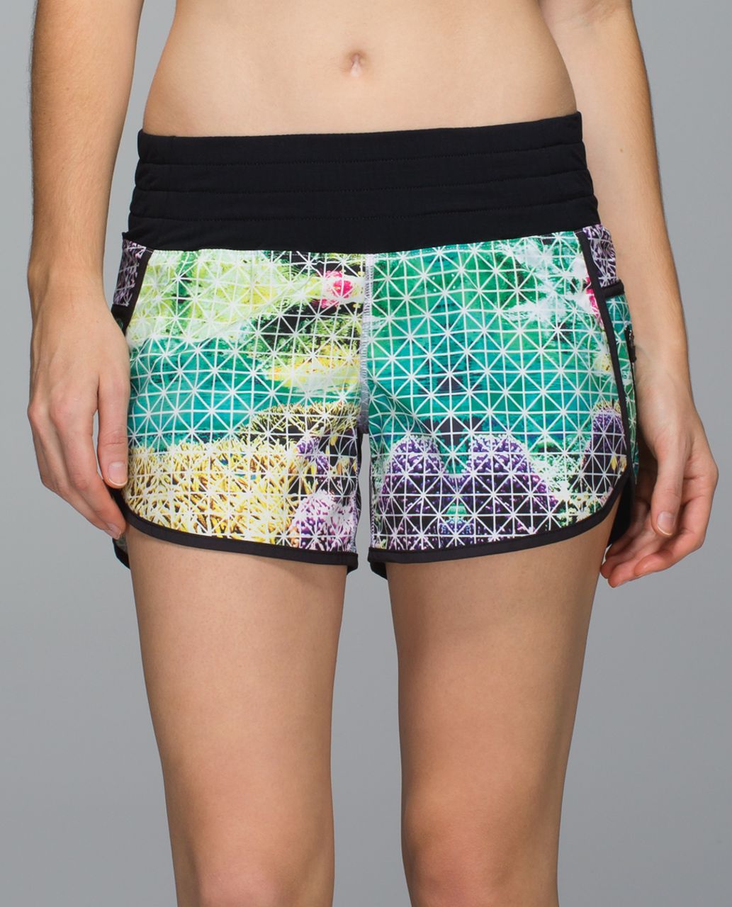 Lululemon Tracker Short II *2-way Stretch - Paradise Grid Very Green Multi / Black