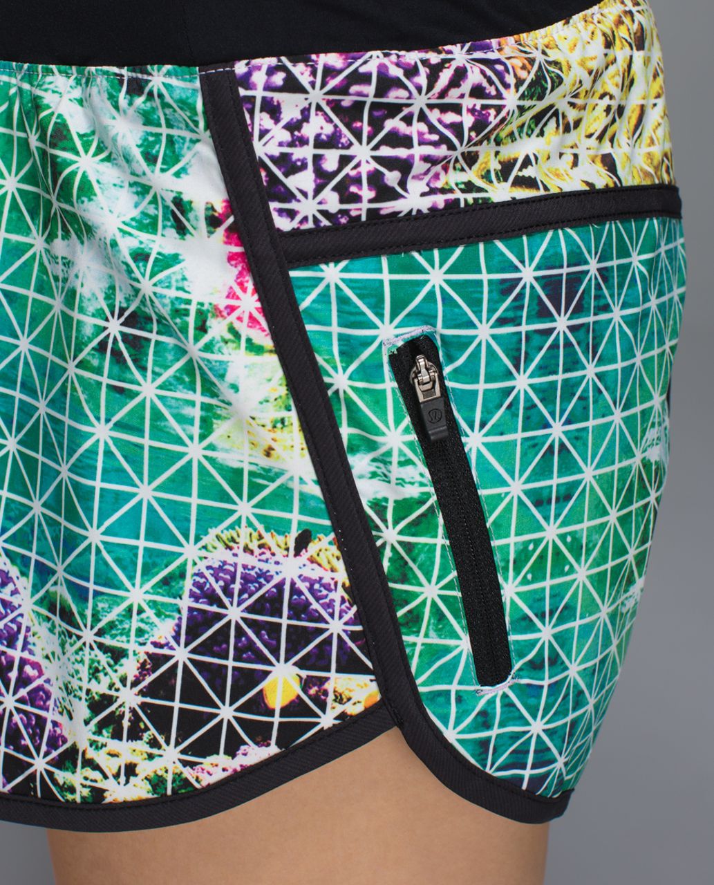 Lululemon Tracker Short II *2-way Stretch - Paradise Grid Very Green Multi / Black