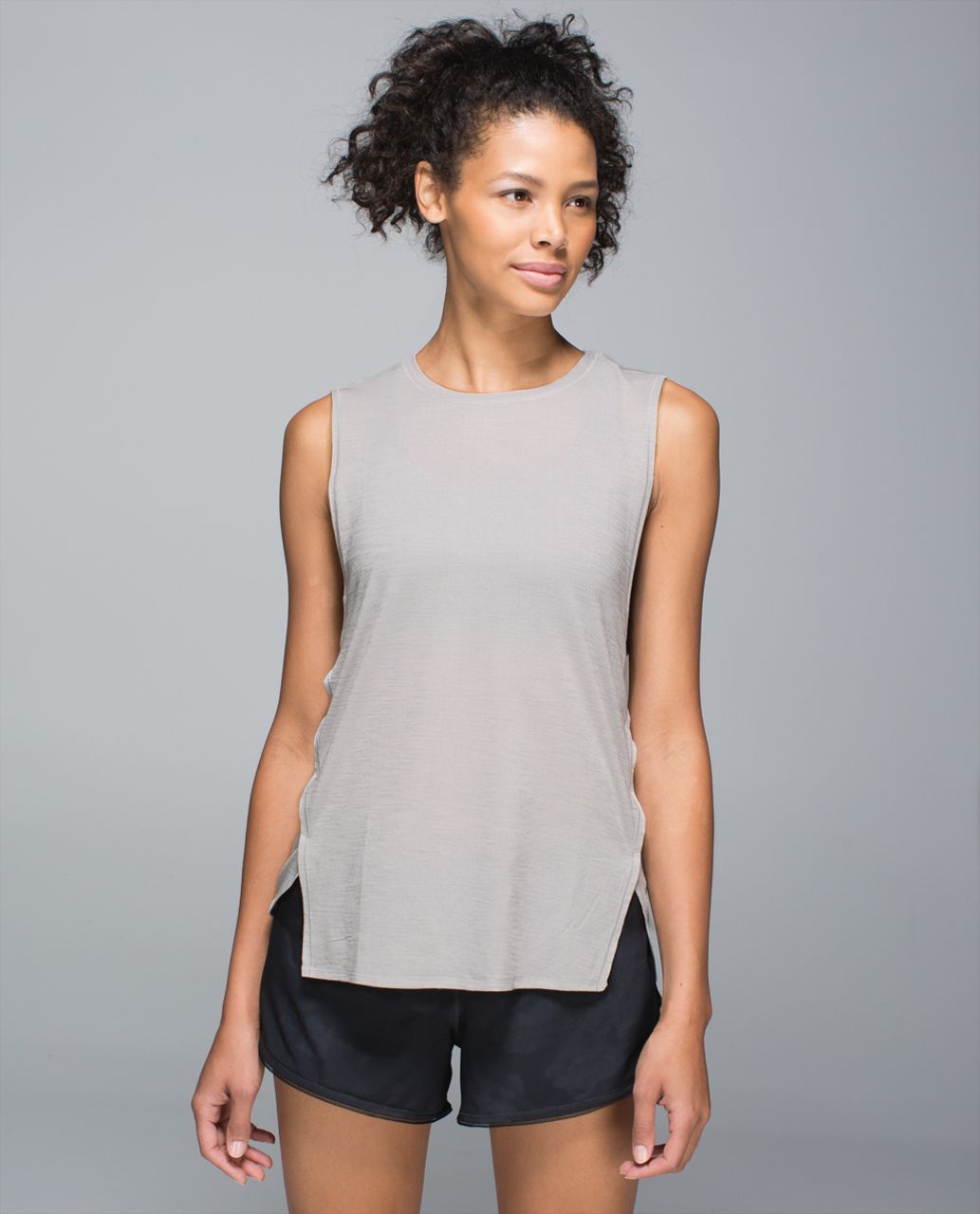 Lululemon Yogi Muscle Tee - Heathered Silver Spoon