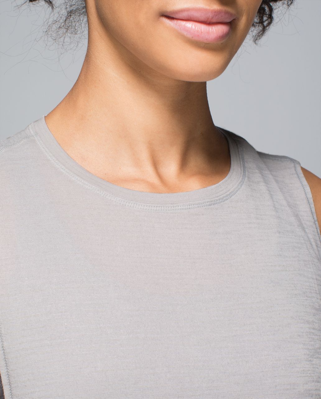 Lululemon Yogi Muscle Tee - Heathered Silver Spoon