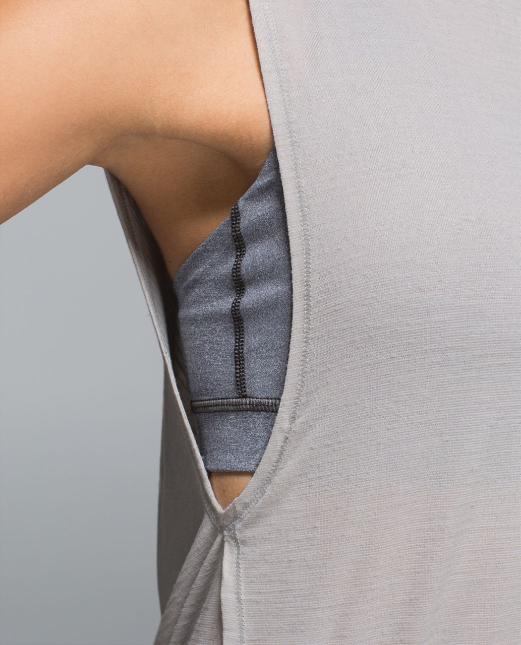 Lululemon Yogi Muscle Tee - Heathered Silver Spoon