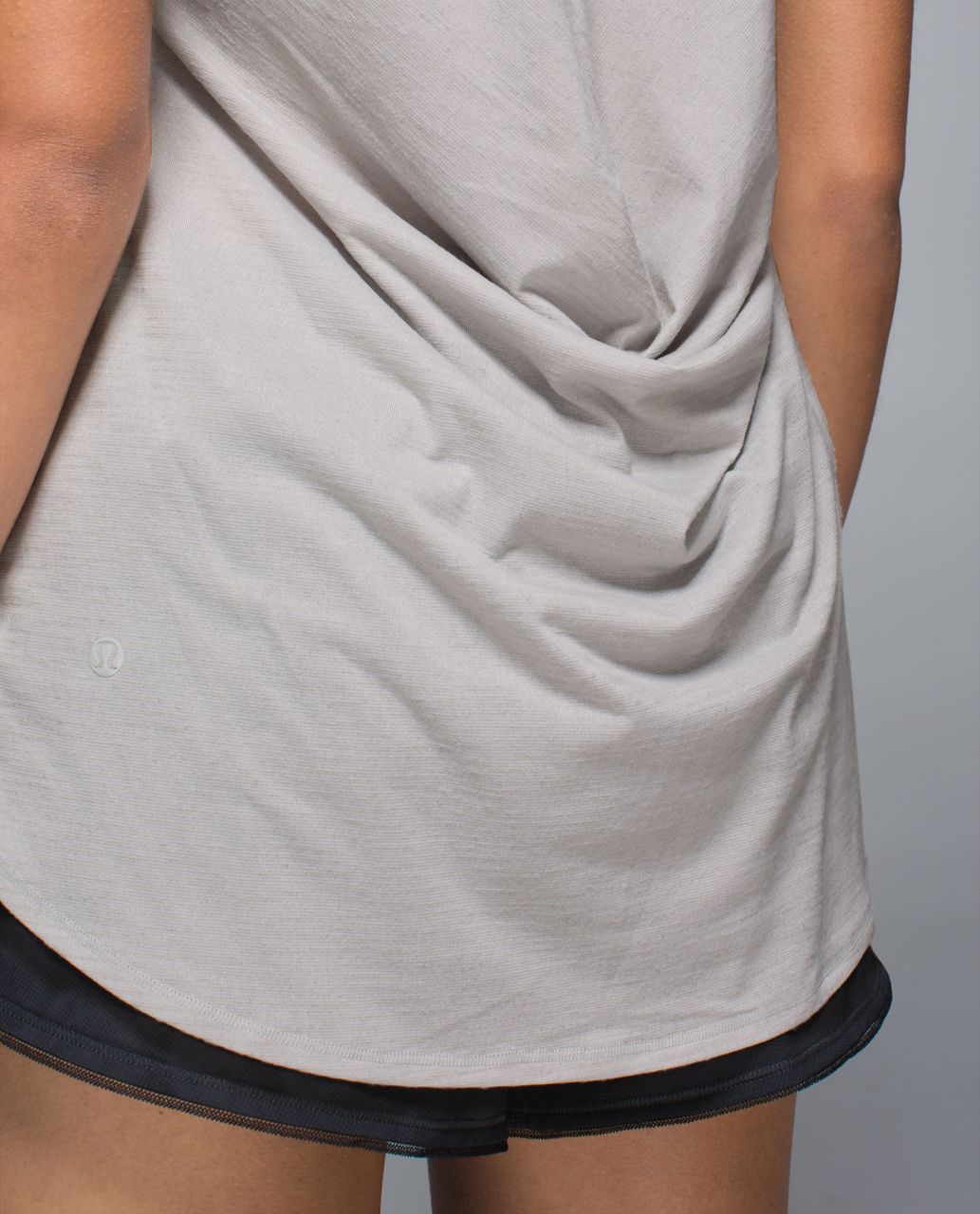 Lululemon Yogi Muscle Tee - Heathered Silver Spoon