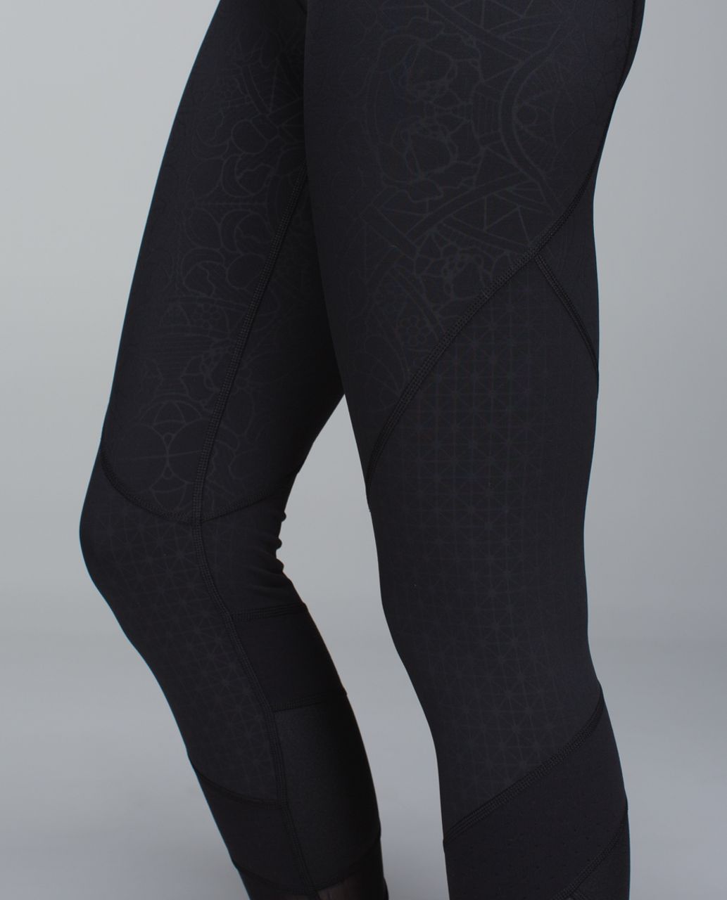 Lululemon Emerge Renewed Crop *Luxtreme - Prisma Embossed Black