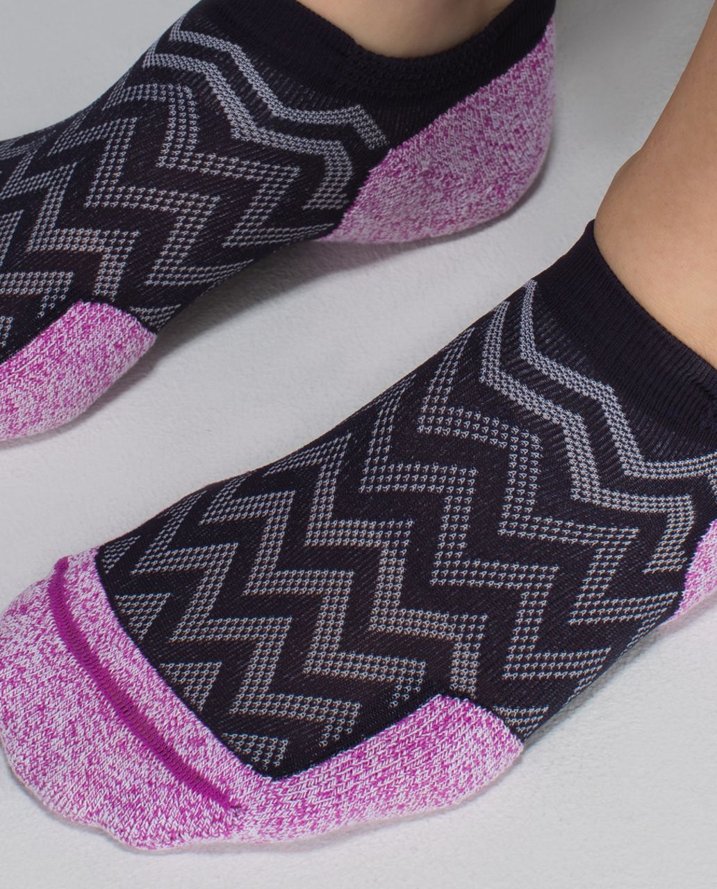 Lululemon Women's Ultimate Padded Run Sock - Chevron Mesh Black Grape Ultra Violet