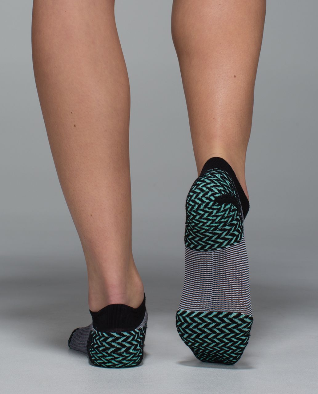 Lululemon Women's Ultimate Padded Run Sock - Bold Chevron 4 Black Menthol