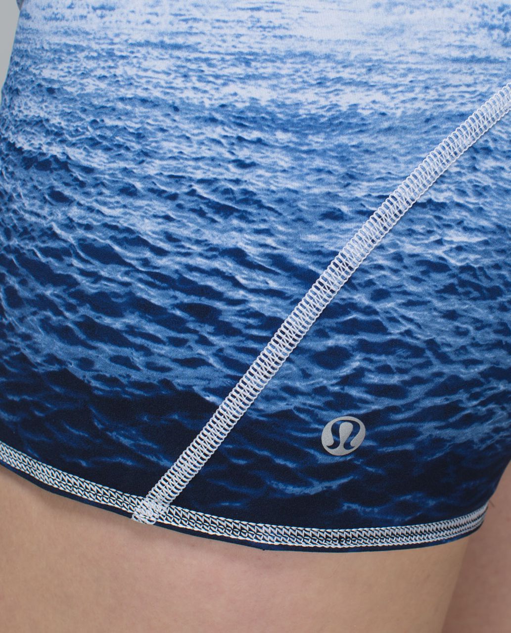 Lululemon Water Bound Short - Black / Ombre Wave White Navy