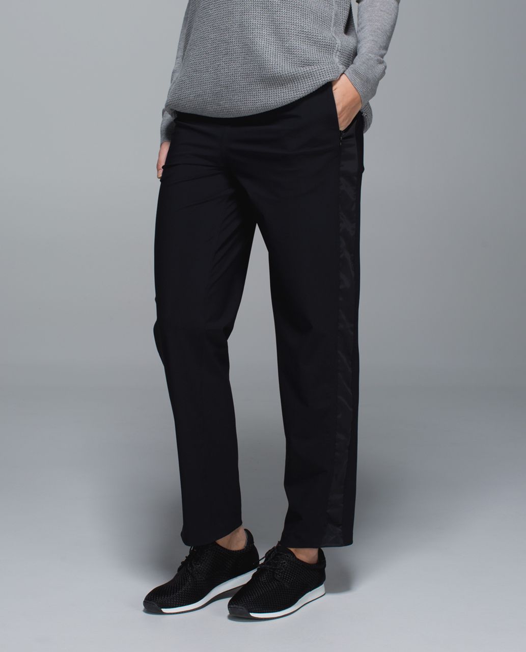 Straight-Leg Mid-Rise Pant Luxtreme *Regular