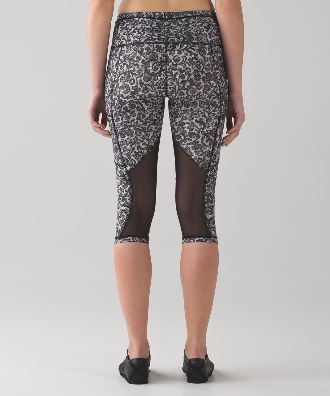 Lululemon Black White Mini Cinder Lace Print Outrun 17 Crop Leggings Size 4