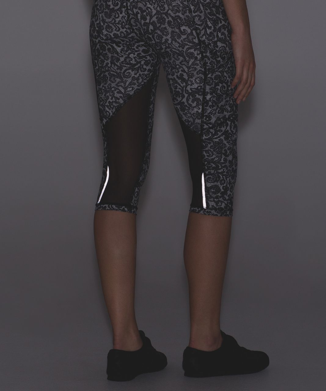 Lululemon Outrun 17 Crop - Mini Cinder Lace White Black / Black - lulu  fanatics