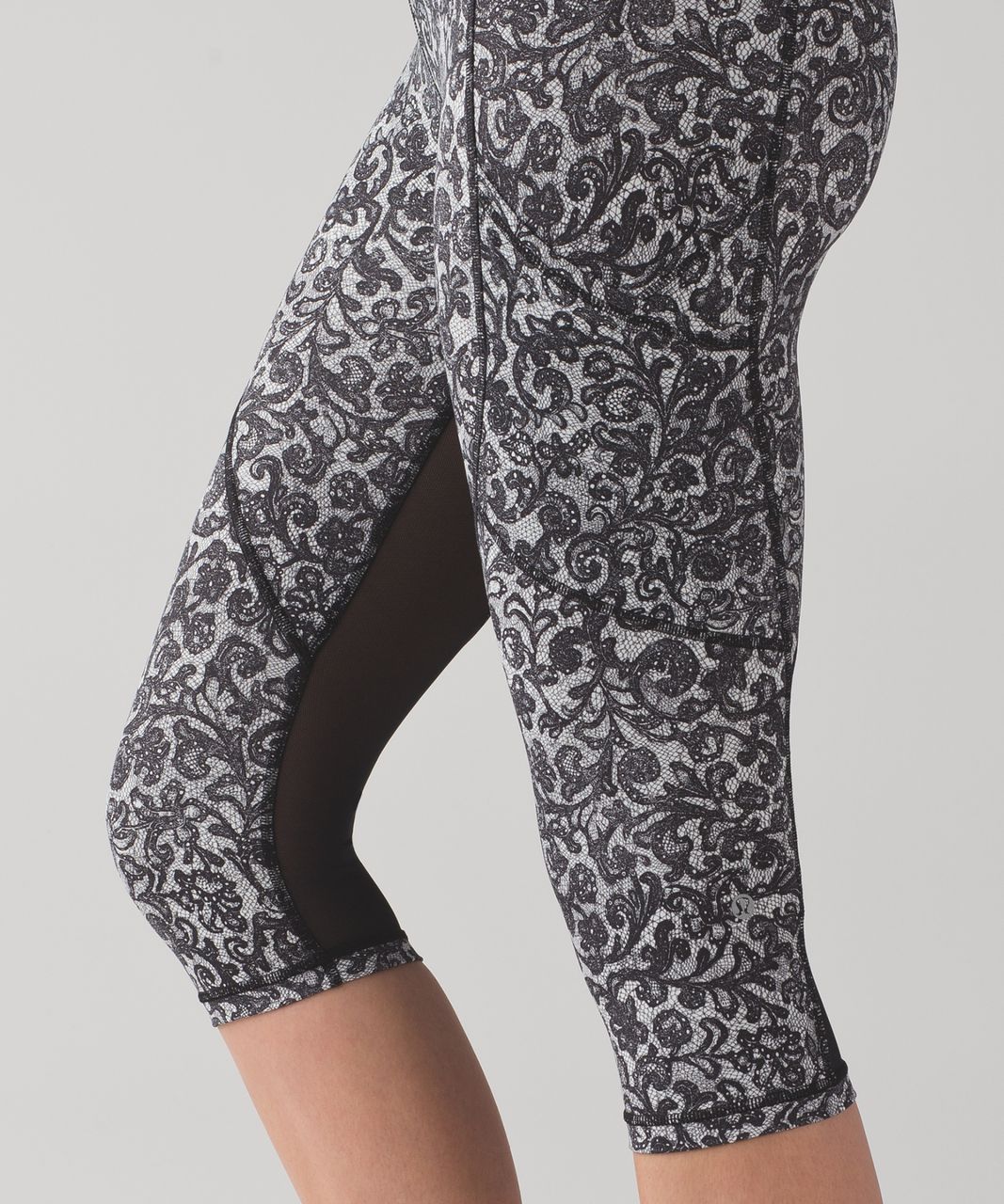 Lululemon Outrun 17” Crop Ruched Back Leggings Black Luxtreme Size 12 - $41  - From Krystle