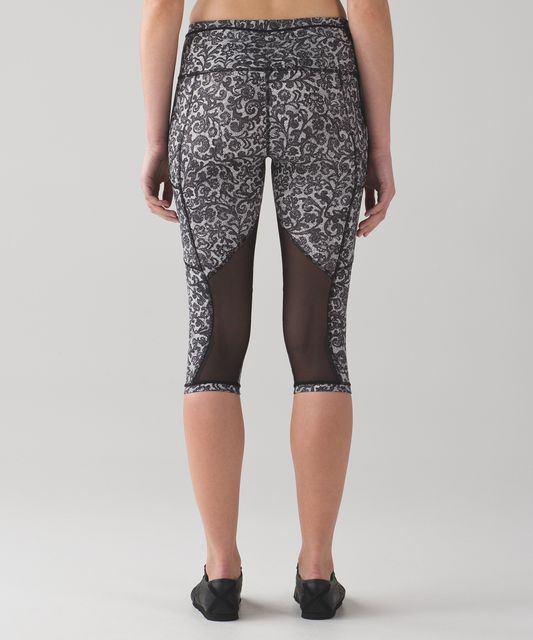 Lululemon Outrun 17 Crop - Iced Wave Capri Black / Black - lulu