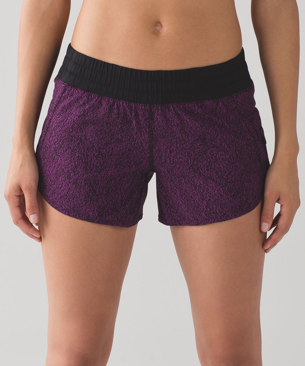 Lululemon Athletica LULULEMON Tracker Short V 4 inch (Black, 4, Numeric_4)  at  Women's Clothing store