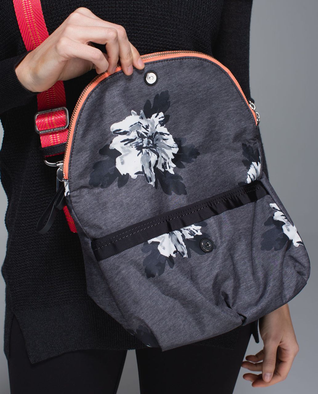 Lululemon Festival Bag *Polyester - Atomic Flower Silver Spoon Black