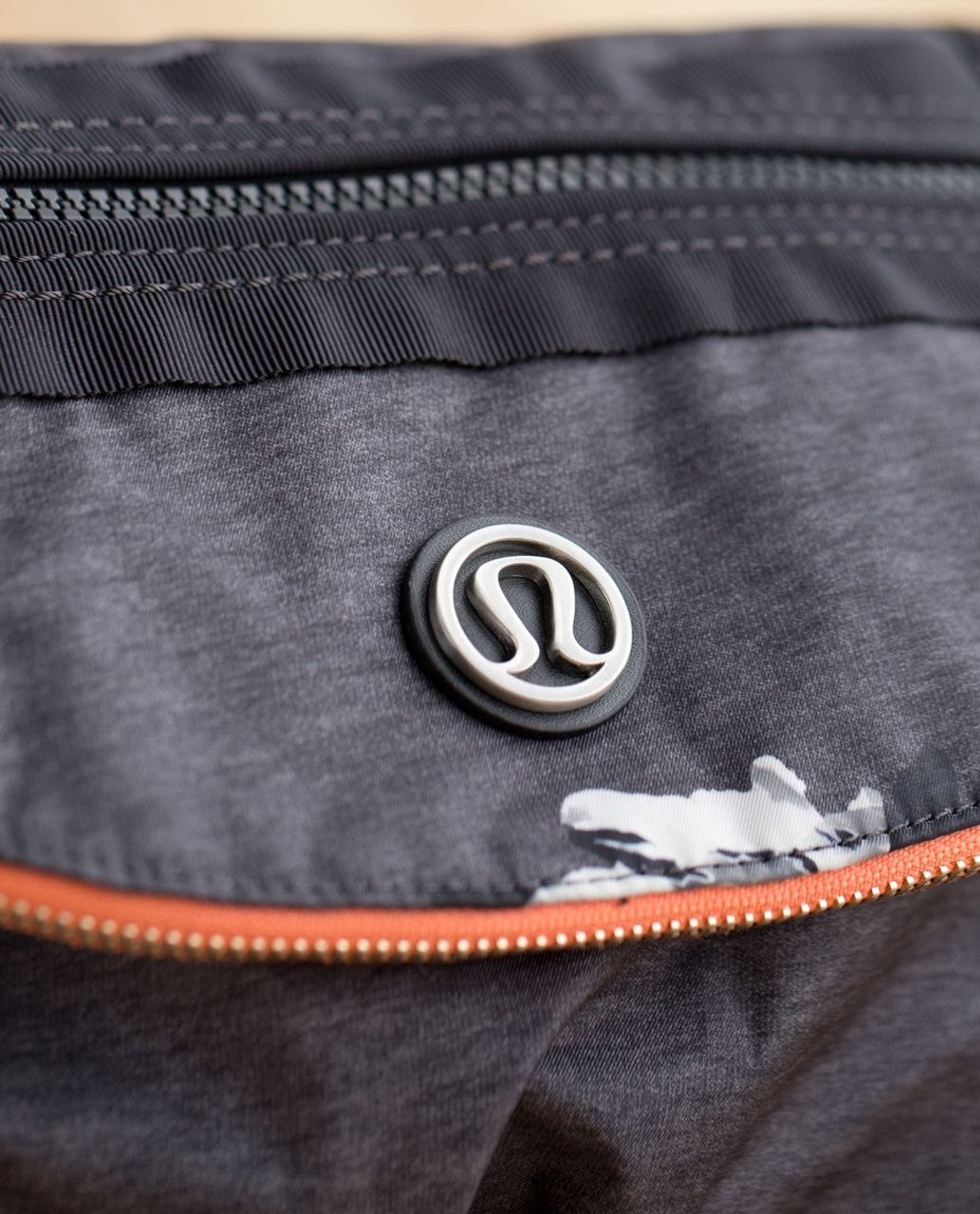 Lululemon Festival Bag *Polyester - Atomic Flower Silver Spoon Black