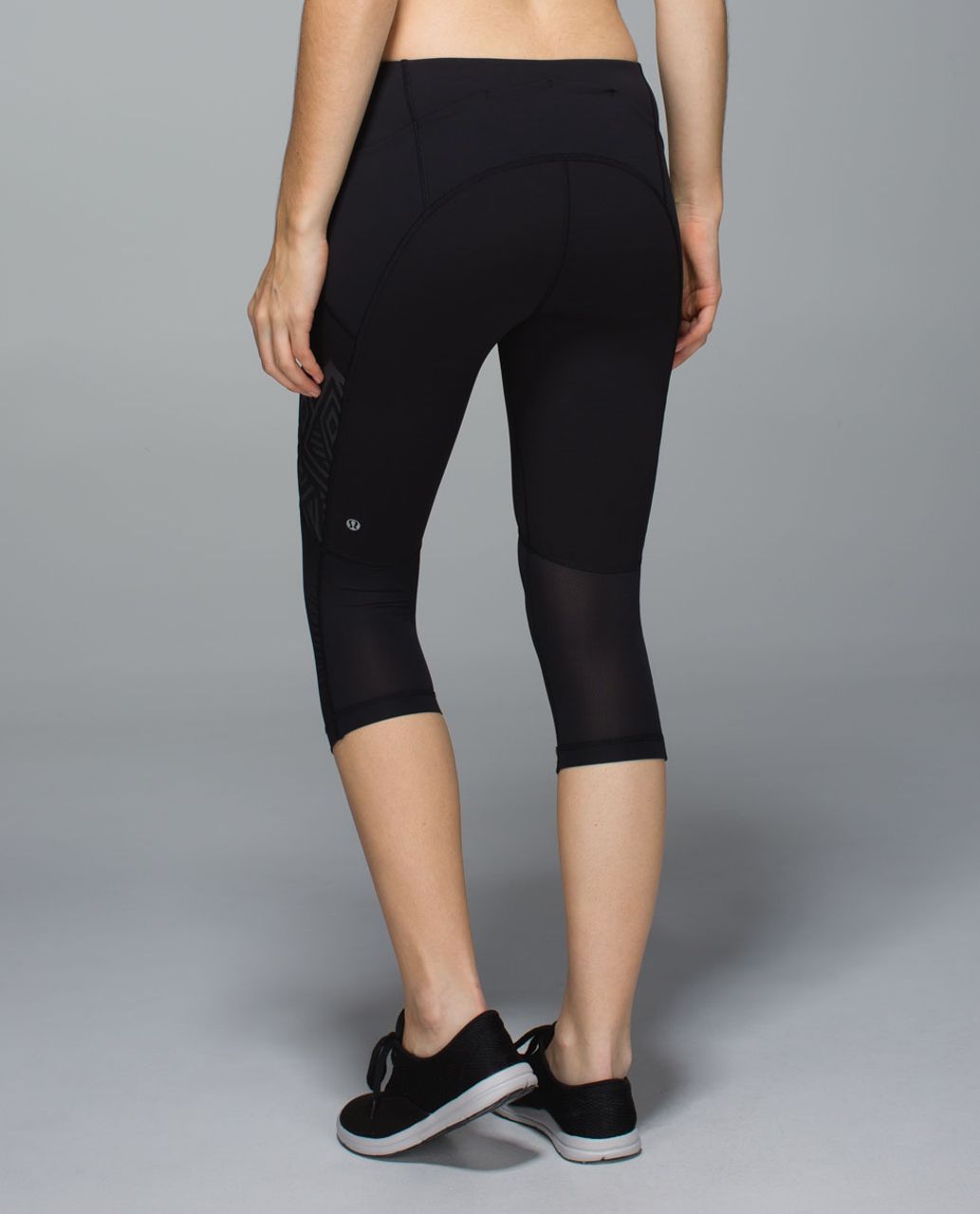 Lululemon Black HIT IT Cropped Leggings Pockets Mesh T60416 Size 4 Black