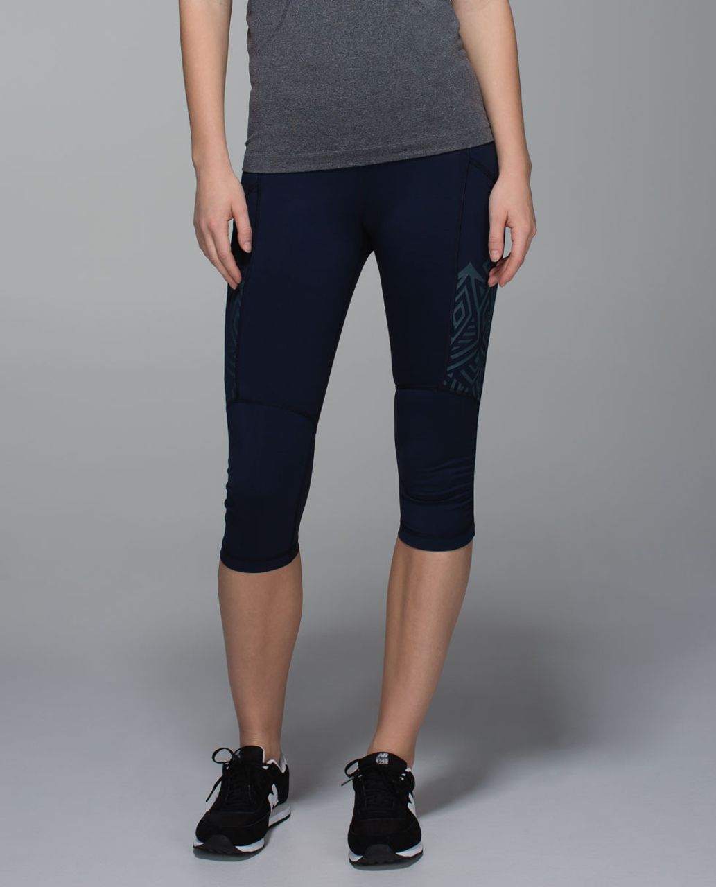 Lululemon Stash It Crop - Inkwell