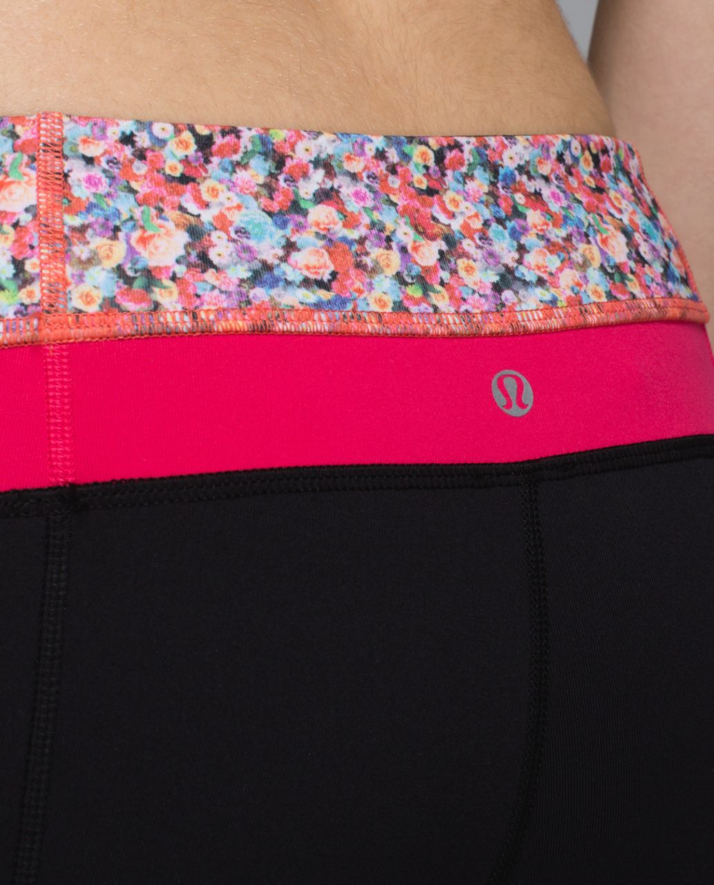 Lululemon Skinny Groove Pant *Full-On Luon - Black / Prism Petal Multi / Boom Juice