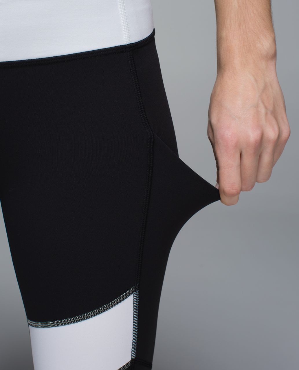 Lululemon Speed Tight II *Full-On Luxtreme - Black /  White