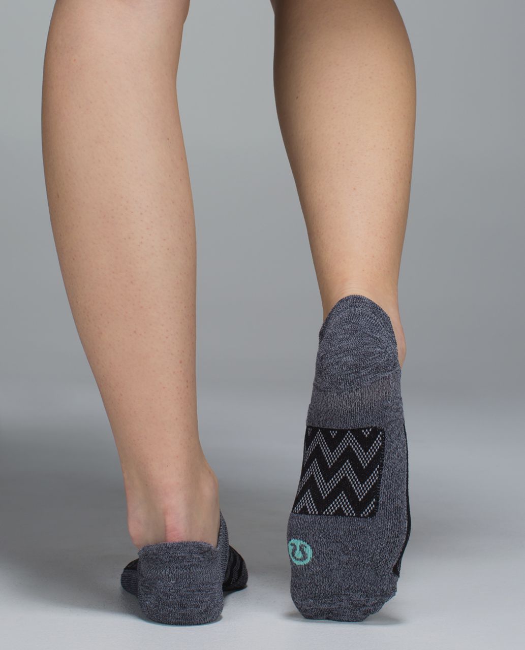 Lululemon Women's Ultimate No Show Run Sock *Ergo Toes - Chevron Mesh Black Menthol