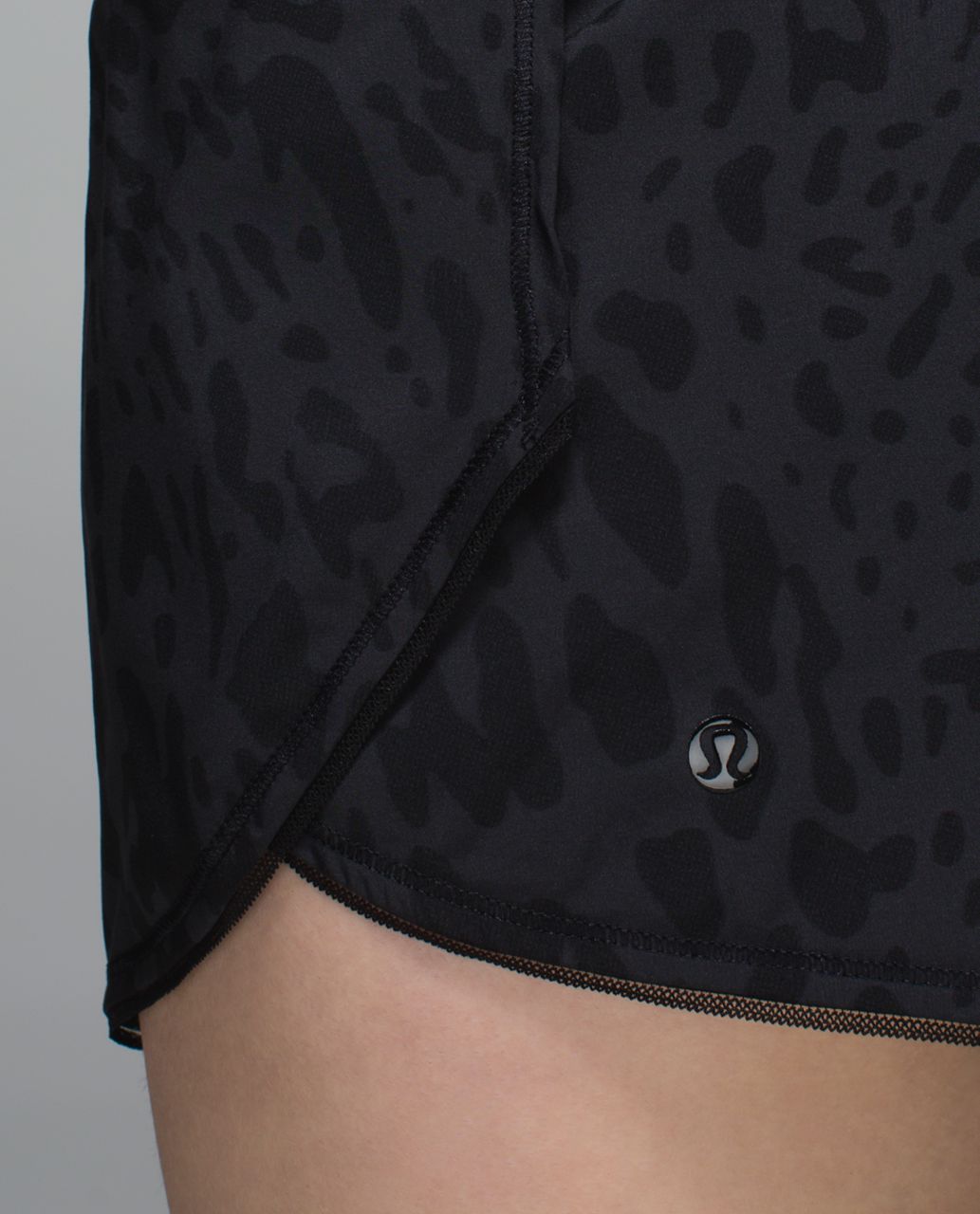 Lululemon Seek The Heat Short - Animal Swirl Deep Coal Black