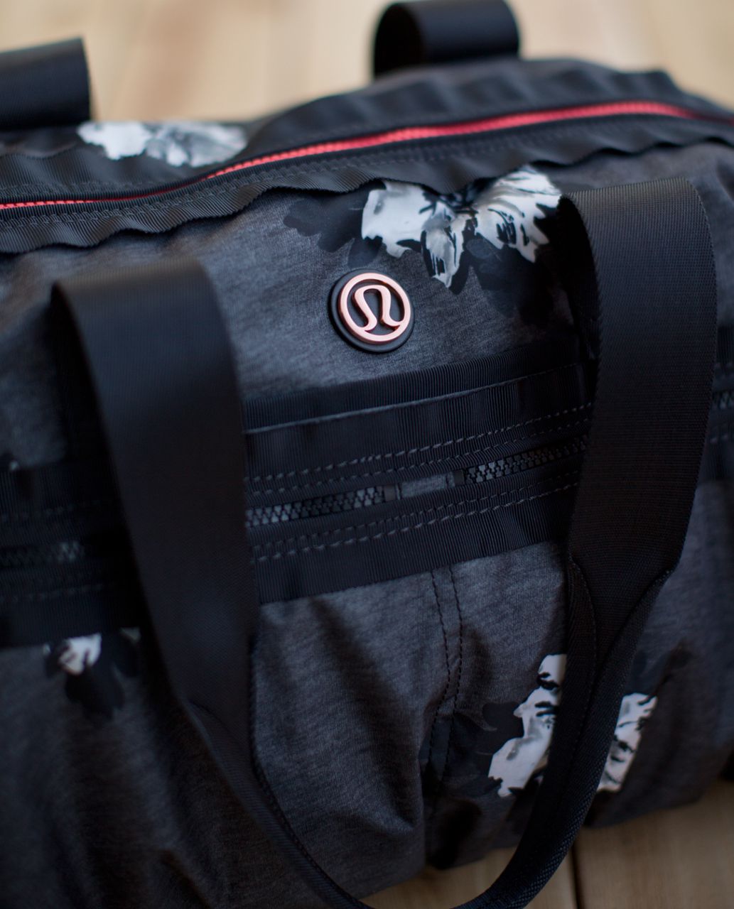 Lululemon Gym To Win Duffel *Polyester - Atomic Flower Silver Spoon Black