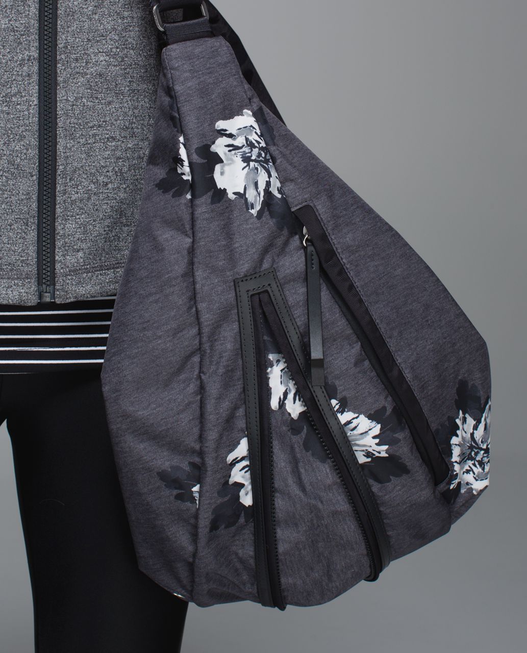 Lululemon Resolution Hobo - Atomic Flower Silver Spoon Black / Deep Coal