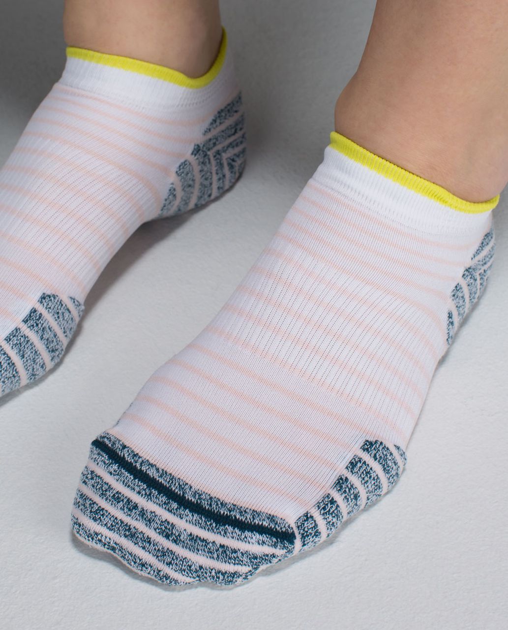 Lululemon Women's Ultimate Padded Run Sock - 4x10 Stripe Alberta Lake Parfait Pink