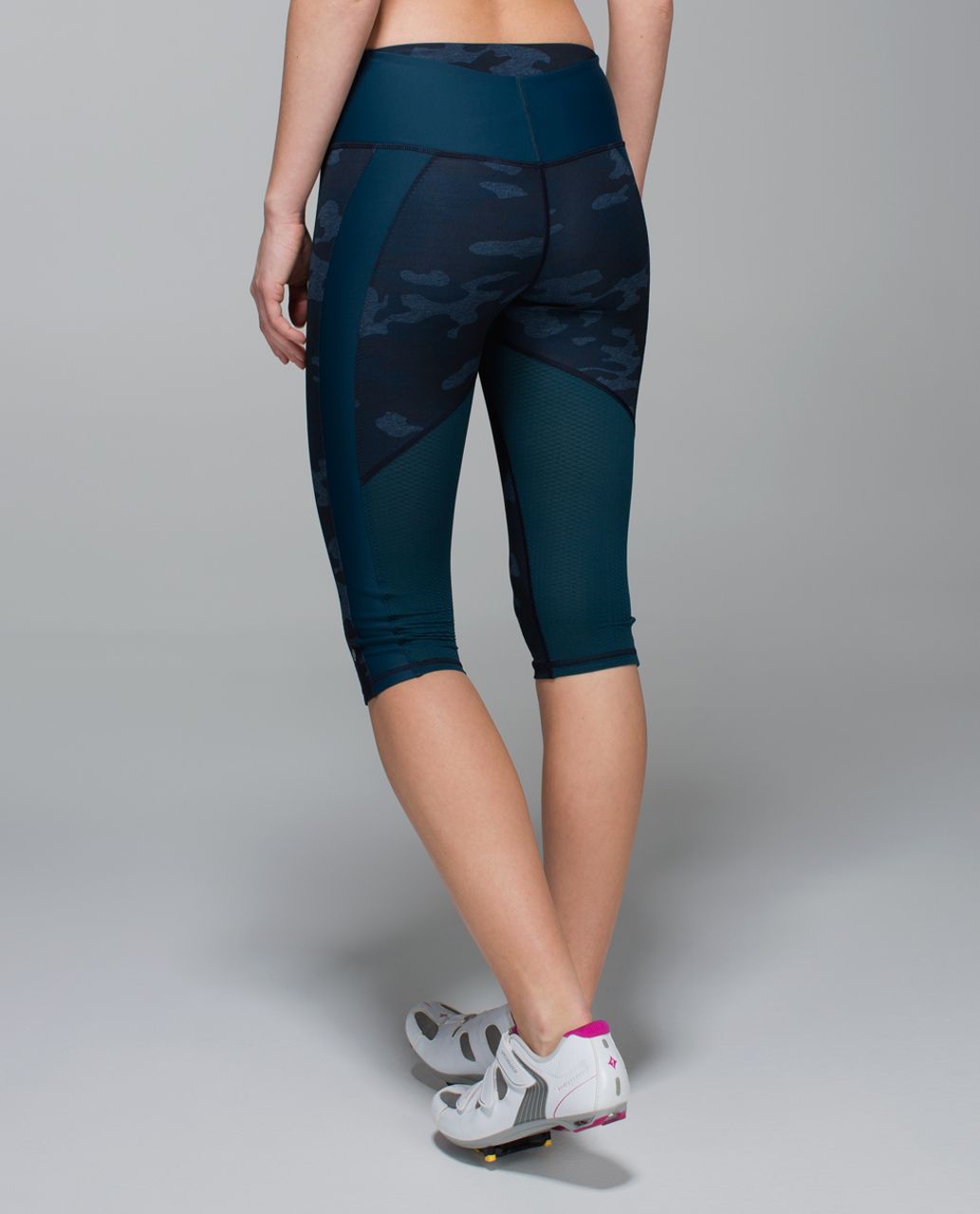 Lululemon Clip-In Crop - Heathered Texture Lotus Camo Oil Slick Blue / Alberta Lake