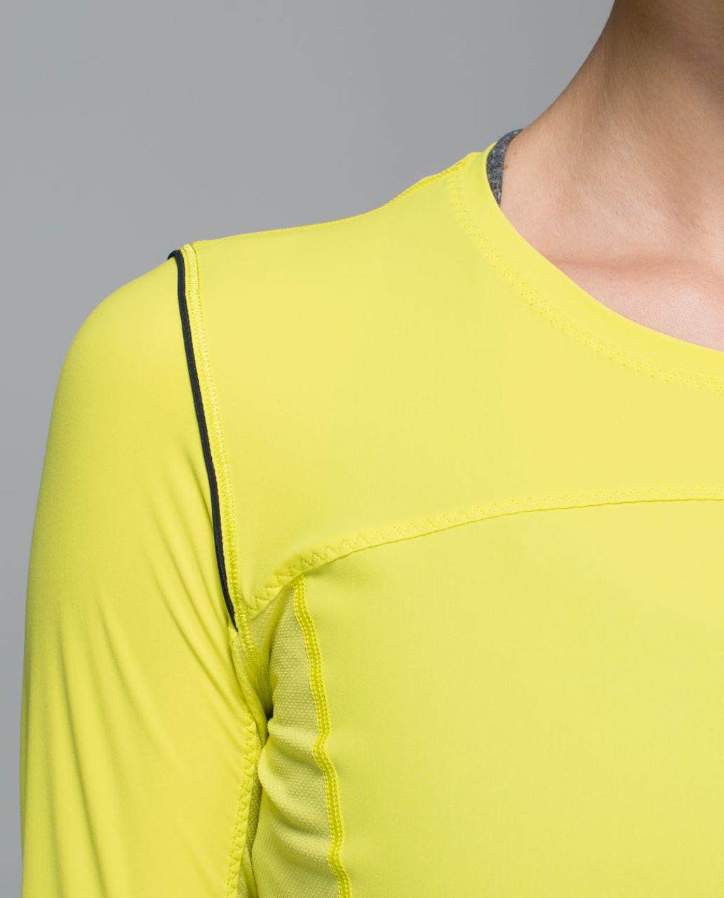 Lululemon Runbeam Long Sleeve - Split Pea