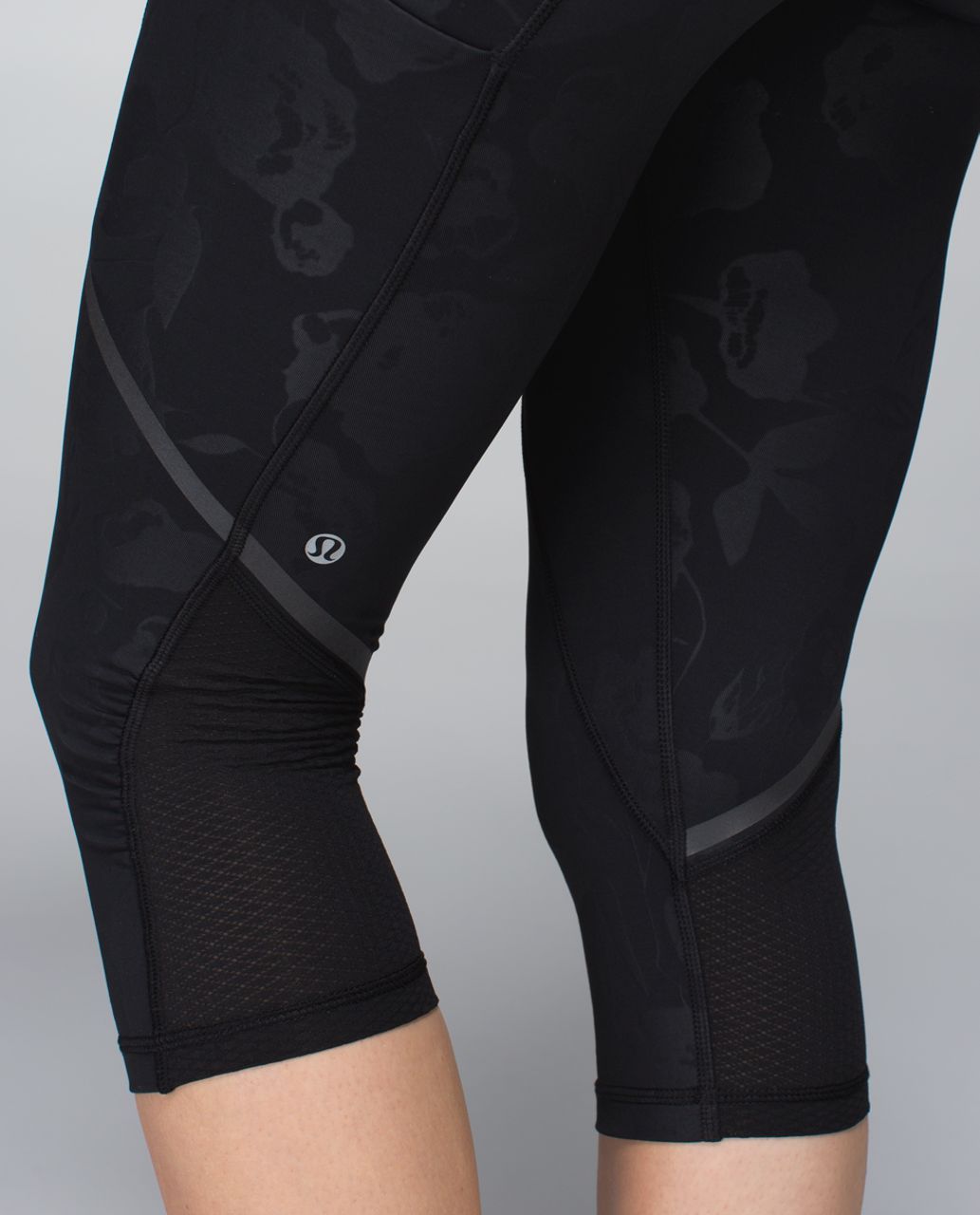 Lululemon Hop To It Crop *Full-On Luxtreme - Flat Inky Floral Embossed Black