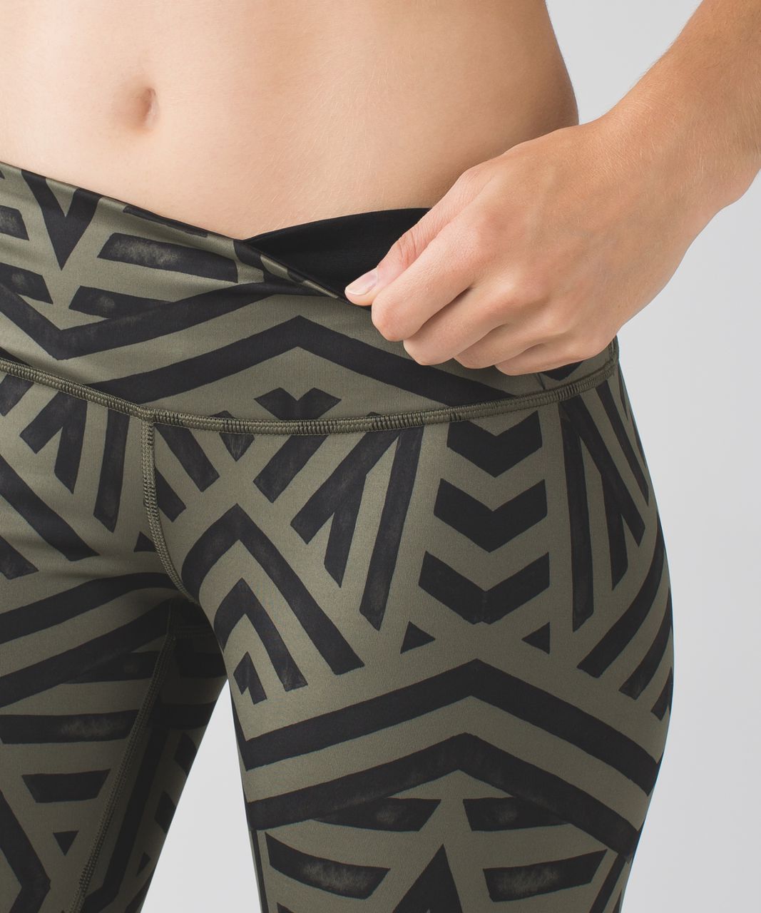 Lululemon Wunder Under Crop II *Full-On Luxtreme - Chevron Shuffle Fatigue Green Black / Black