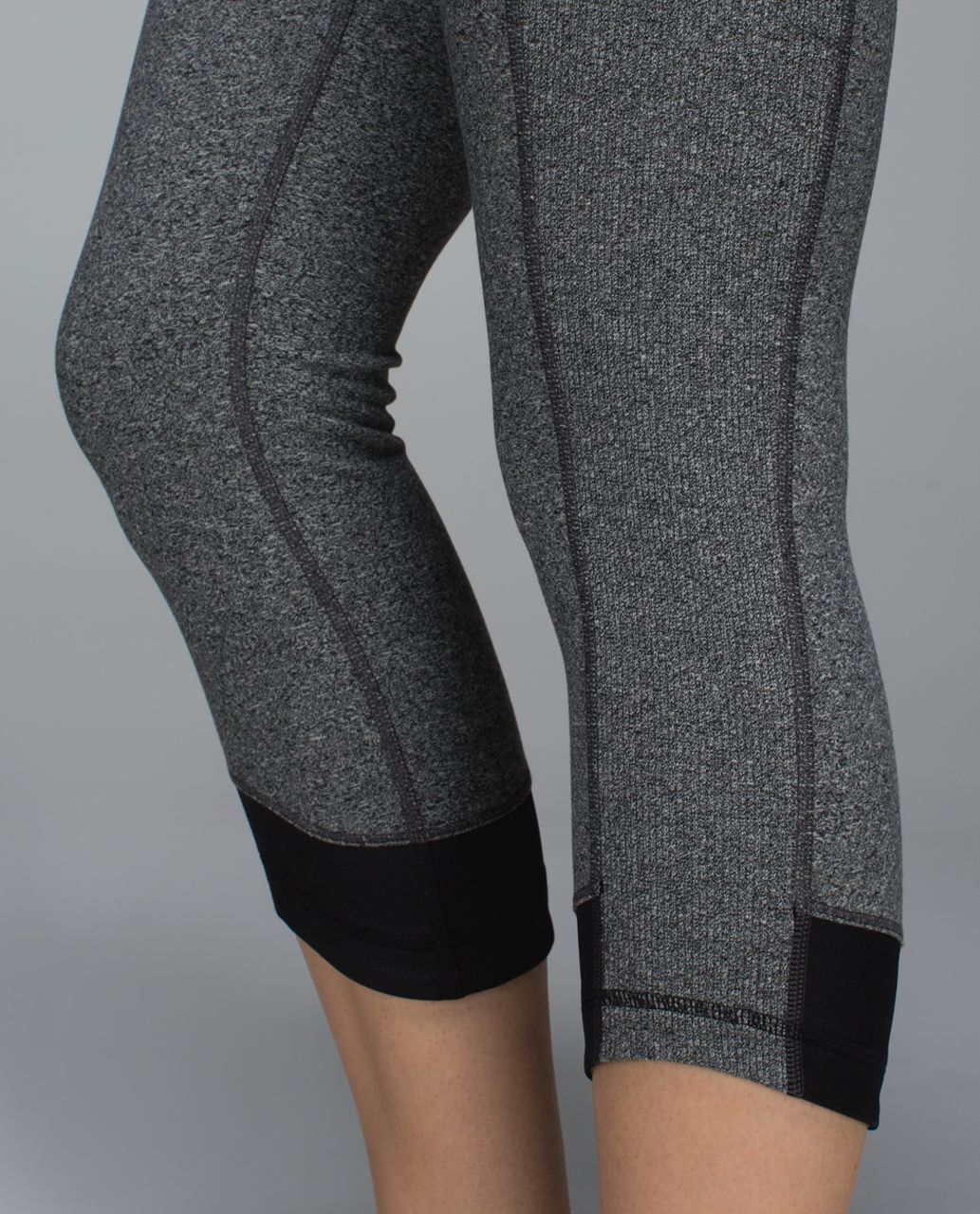 Lululemon Motivate Crop Gray Knit Black Capri Leggings Womens size