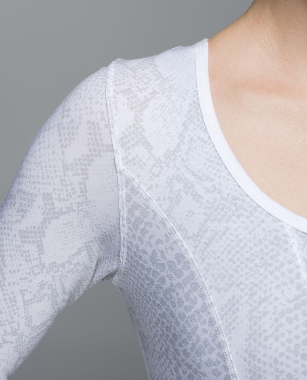 Lululemon Between The Lines Long Sleeve - Desert Snake White Silver Fox / White