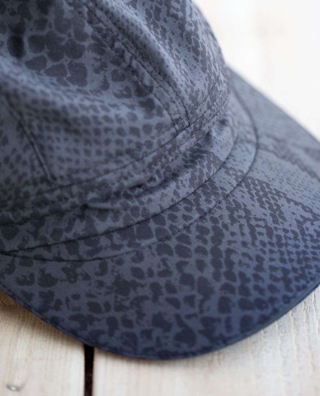 Lululemon Race To Place Run Hat - Desert Snake Deep Coal Black / Black