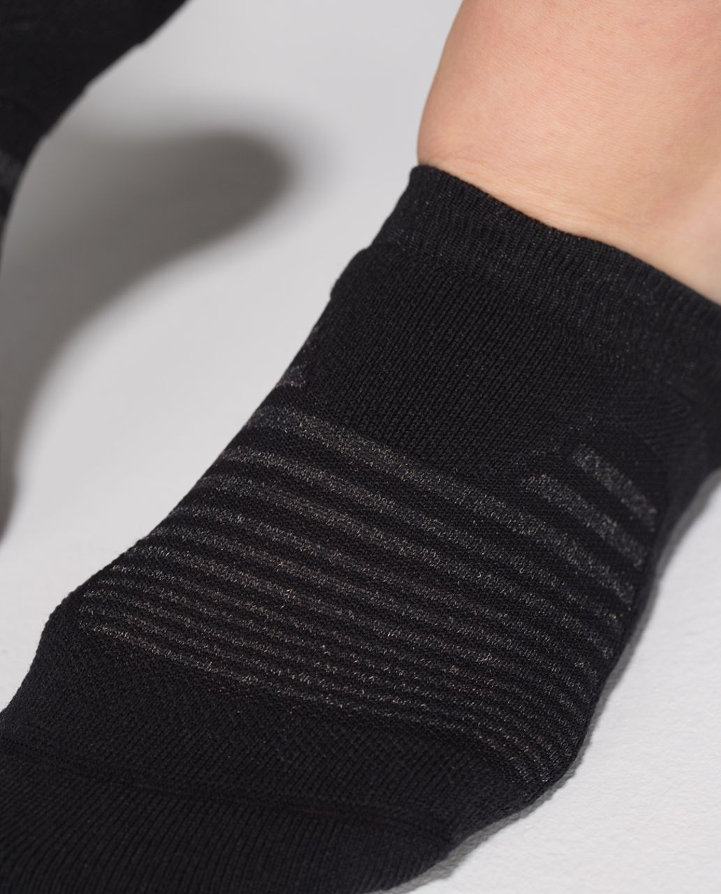 Lululemon Women's Ultimate No Show Run Sock *Silver - Fountain Stripe Black Deep Coal