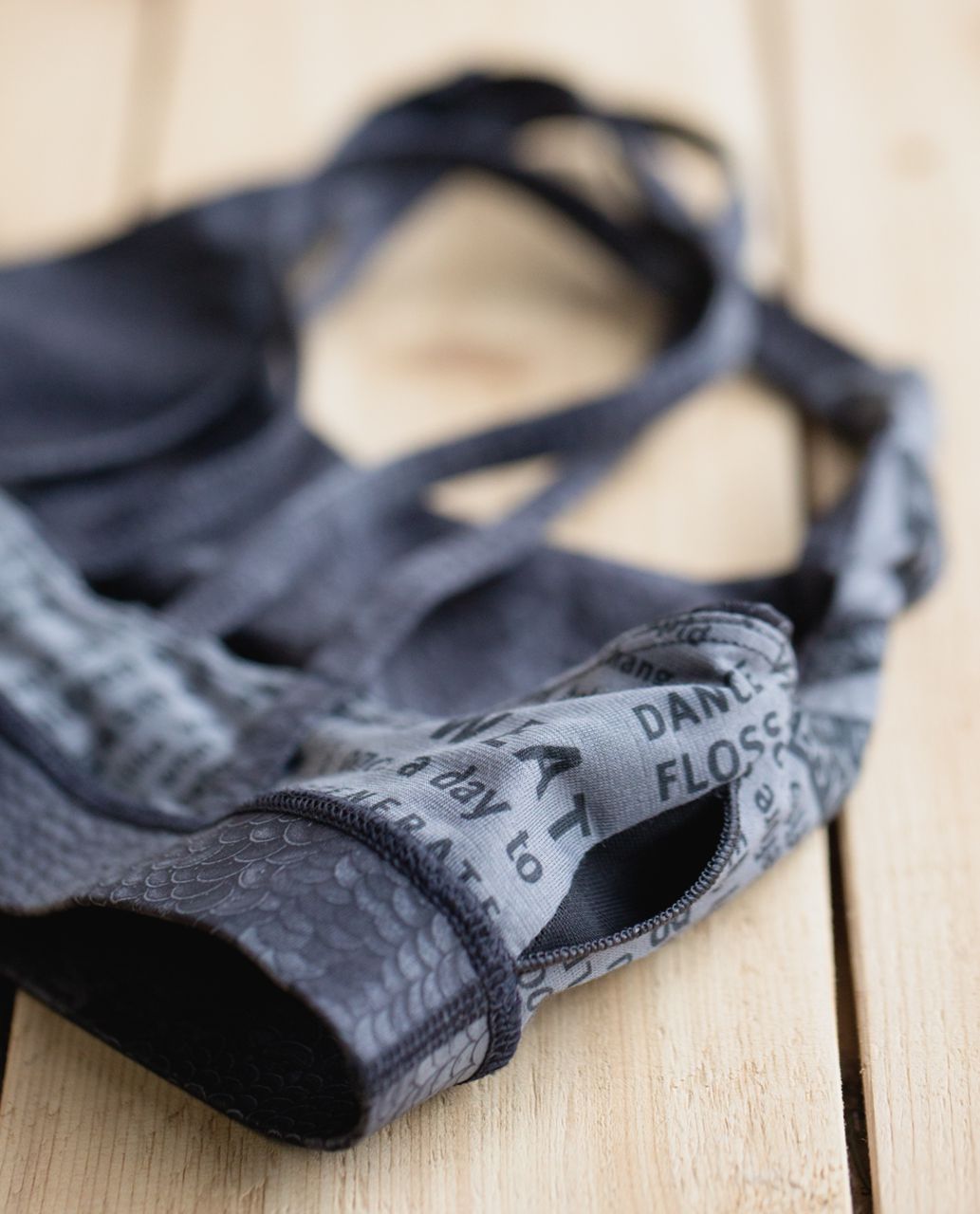 Lululemon Energy Bra - Sequin Snake Slate Black