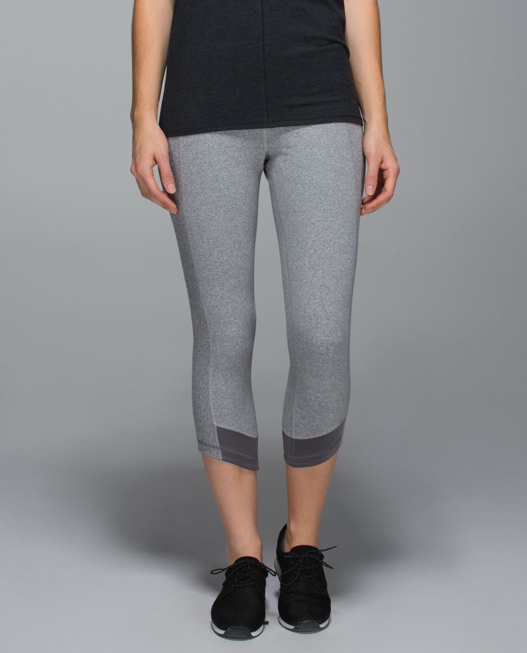 Lululemon Motivate Crop Gray Knit Black Capri Leggings Womens size