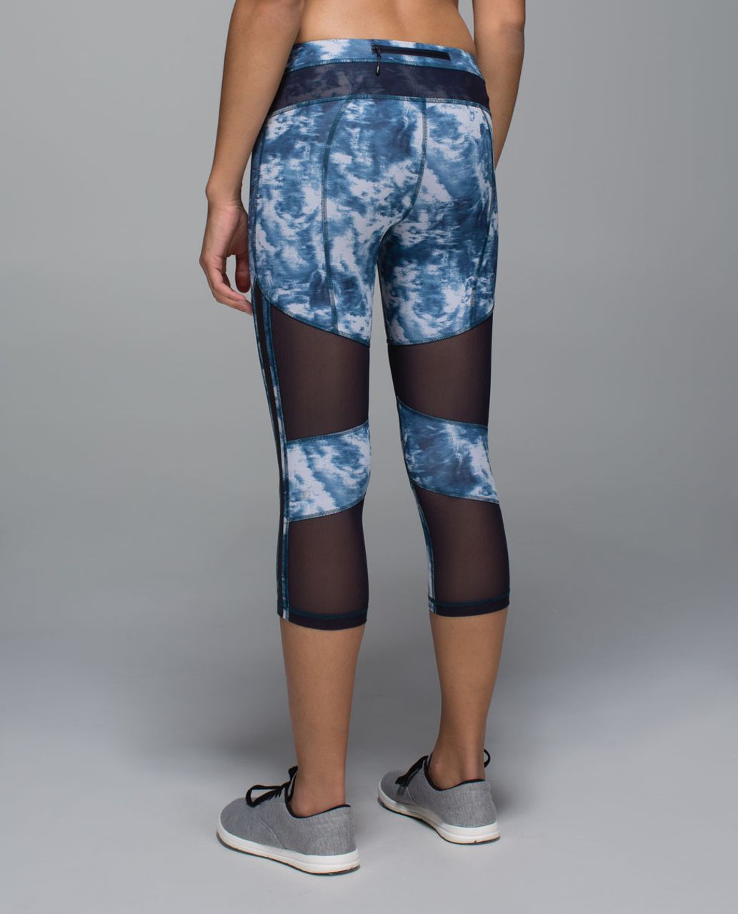 Lululemon Blue and Navy Print with Mesh Sides Cropped Leggings