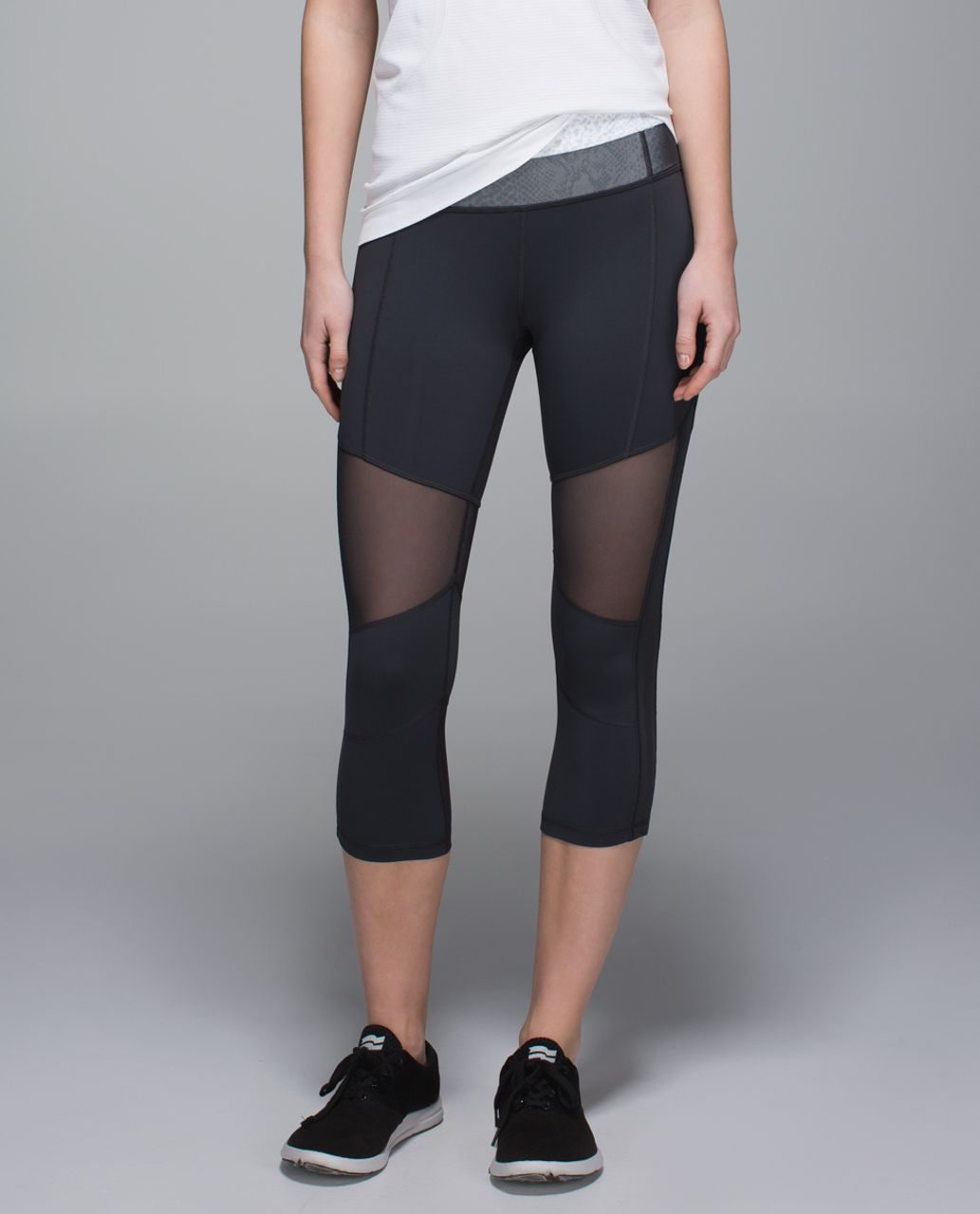 Lululemon Mesh With Me Crop - Deep Coal / Desert Snake White Silver Fox