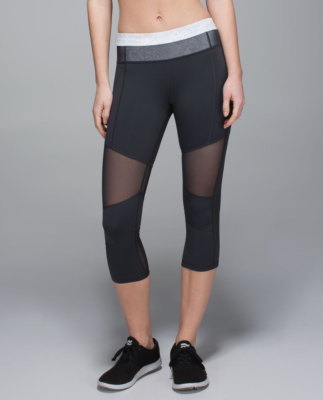 Lululemon Mesh With Me Crop - Deep Coal / Desert Snake White Silver Fox