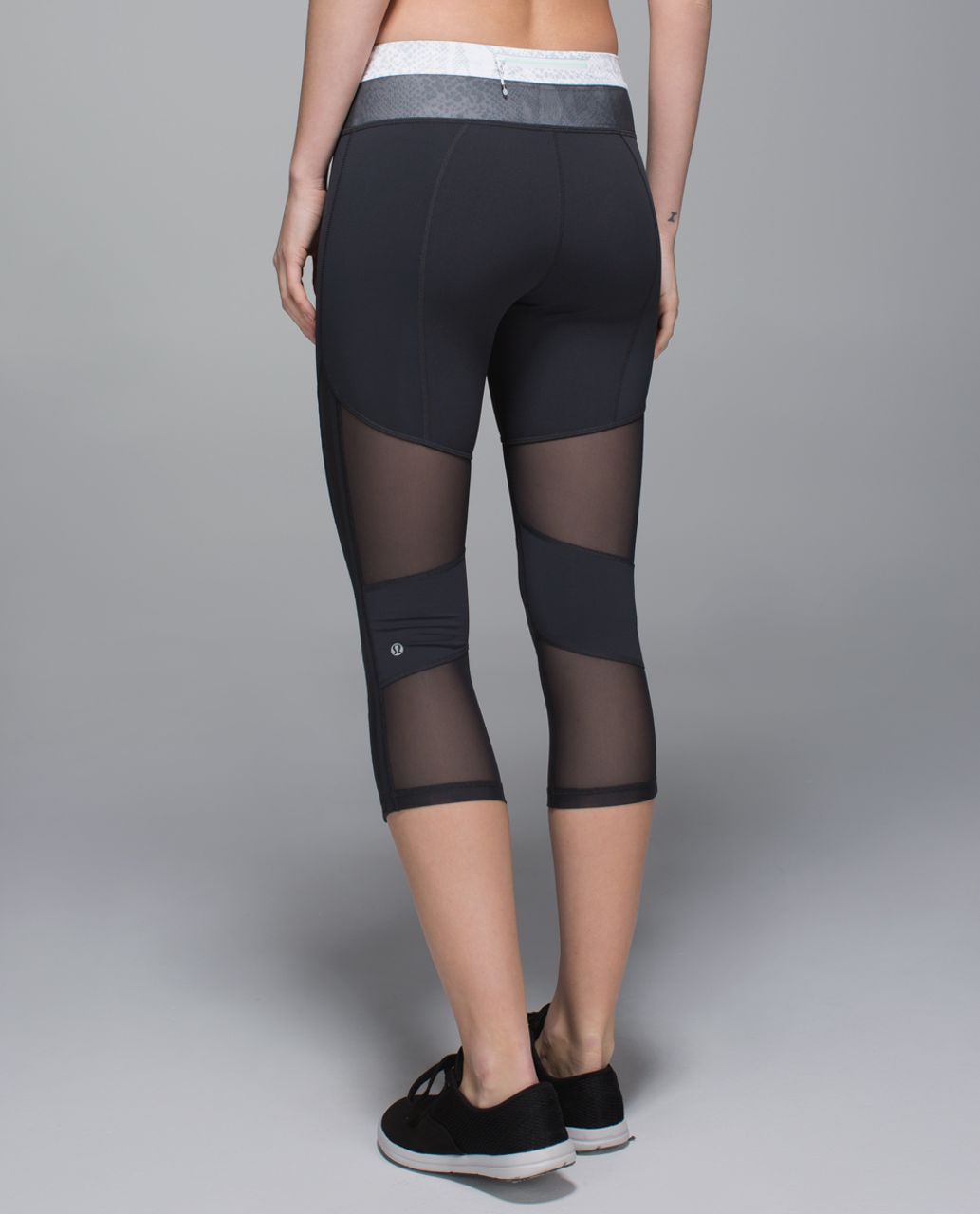 Lululemon Mesh With Me Crop - Deep Coal / Desert Snake White Silver Fox